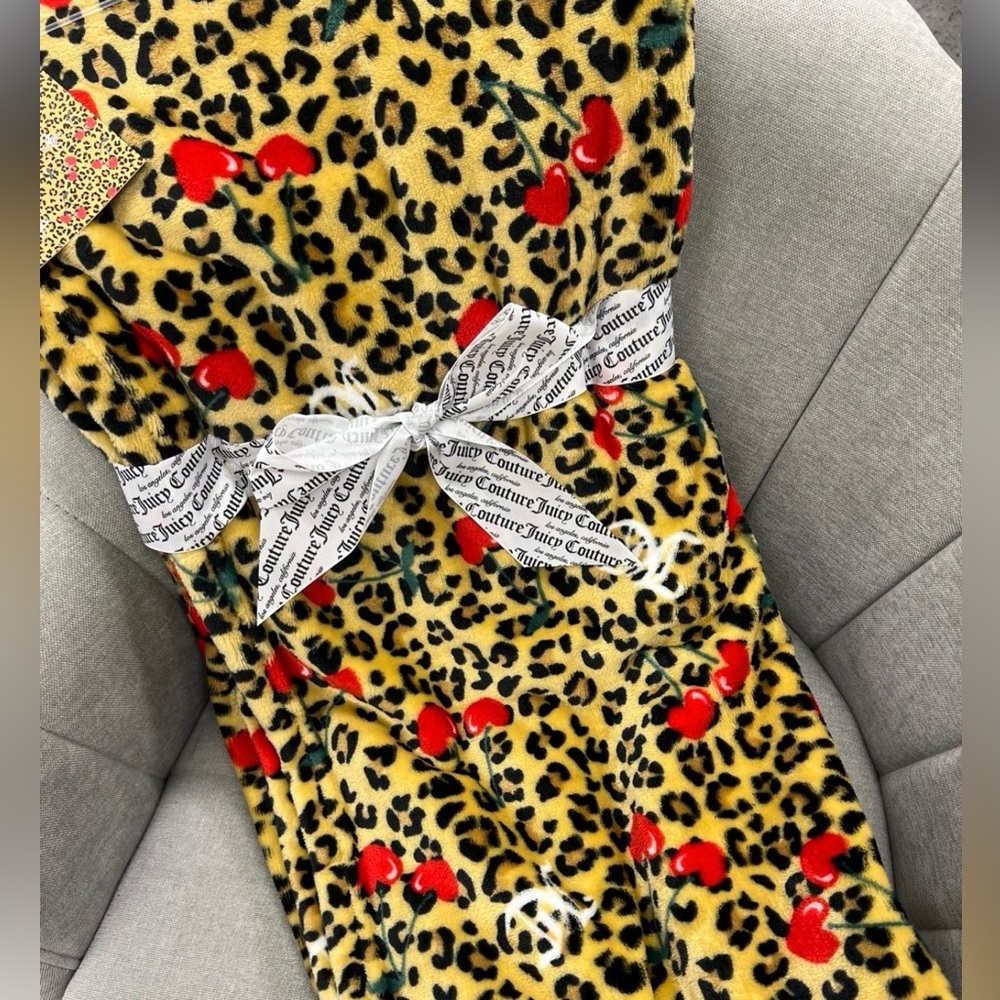 🩷🍒 Juicy Couture cheetah print & cherries throw blanket